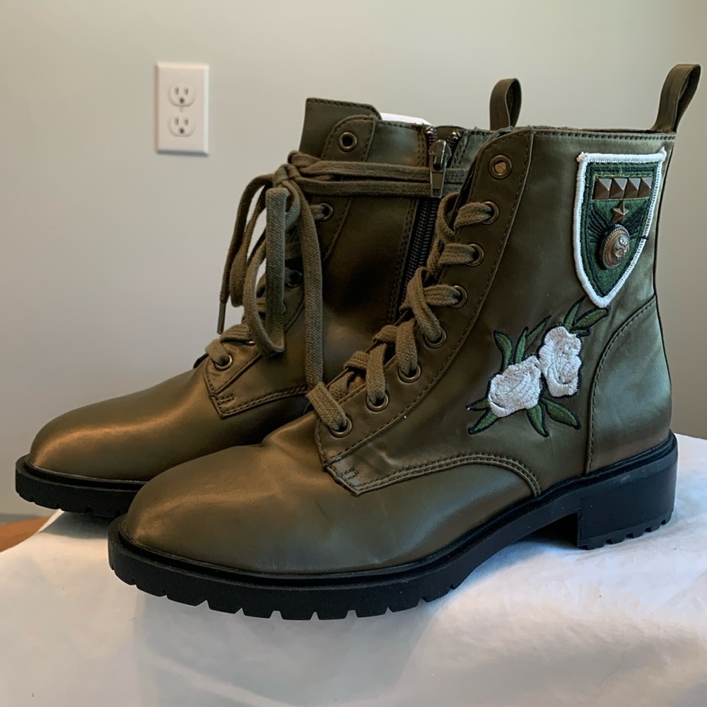 NiB Steve Madden army green combat boots